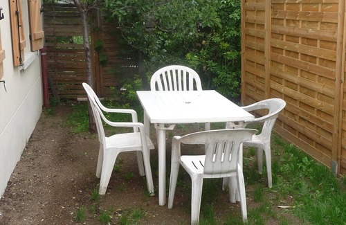 Adamville House | Maisonette 36m2 with private green terrace, quiet and at the foot of Paris