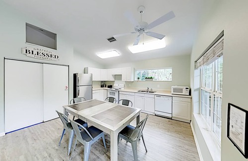 Tarpon Springs House | Maisonette ∙ 8 bedrooms ∙ 22 guests
