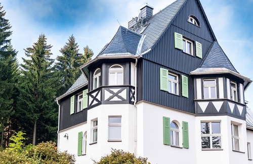 Baerenburg Apartment | Maisonette apartment on the top floor with fireplace on the edge of the forest