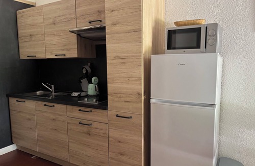 Valras-Plage House | Maisonnette in wooded park pétanque court, children's games BBQ near beaches