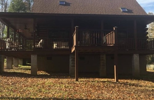 Roxboro Cabin | Majestic Lakefront Log Cabin located in the NC High Plains