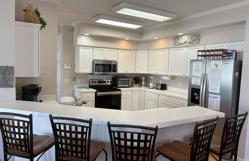 Folly Beach House | Majestic Sandcastle! Oceanfront-Pet Friendly! 4 King BRs -1 queen sleeping area