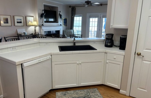 Folly Beach House | Majestic Sandcastle! Oceanfront-Pet Friendly! 4 King BRs -1 queen sleeping area