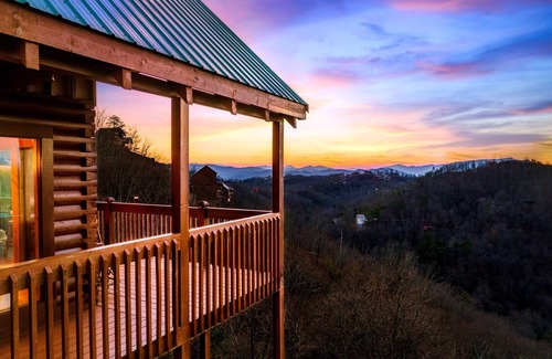 Sevierville Cabin | Majestic Smoky Mountain Views/HotTub/Arcade