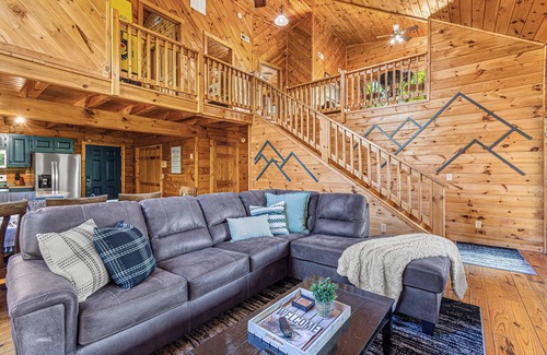 Gatlinburg - Pigeon Forge Cabin | Majestic Sunrise Mountain Views - 3 king beds - theater - hot tub - pool table