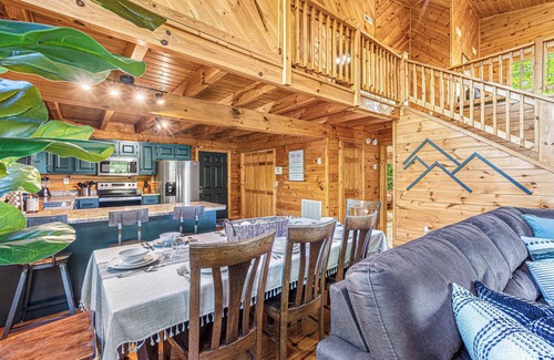 Gatlinburg - Pigeon Forge Cabin | Majestic Sunrise Mountain Views - 3 king beds - theater - hot tub - pool table