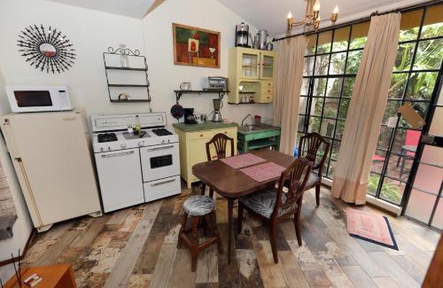 Cholula Apartment | Majikal B&B -Retro