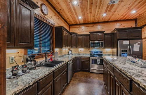Hochatown Cabin | Make your family and friends getaway truly memorable…stay with us at Steel Cree