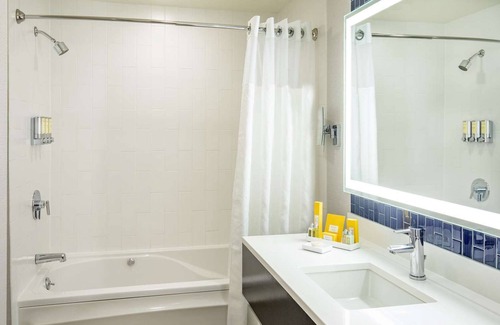 Boston Resort | Make Your Trip More Enjoyable! w/Indoor Pool, Pets are Allowed Here!