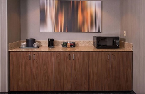 Columbia Hotel | Make Your Trip More Enjoyable! Close to Hyper Kidz, Pet-Friendly, w/Pool!