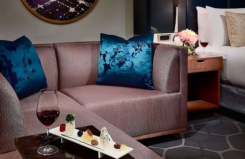 Uptown Hotel | Make Your Trip More Enjoyable! w/Pool, Near Museum of Fine Arts, Houston!