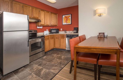 Charleston Hotel | Make Your Trip More Enjoyable! w/Pool, Near Capitol Complex Monument Park