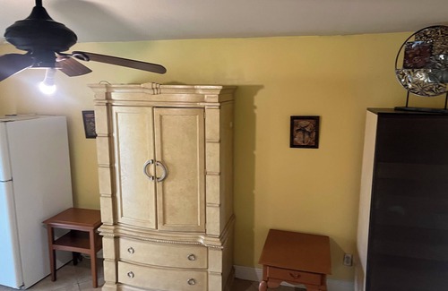 Lehigh Acres Apartment | Make yourself at home in this delightful 1-bedroom Lehigh Acres retreat.