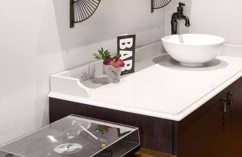 Riverside Hotel | Making The Best Memories Along The Way! 4 Great Units, Bar, Near The Opera House