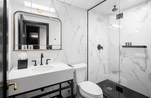 Riverside Hotel | Making The Best Memories Along The Way! 4 Great Units, Bar, Near The Opera House