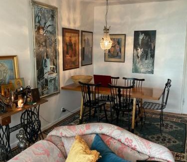 Tampere House | Makuuhuone retrohenkisessä taiteilijakodissa - Tampere Kaleva