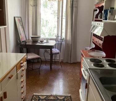 Tampere House | Makuuhuone retrohenkisessä taiteilijakodissa - Tampere Kaleva