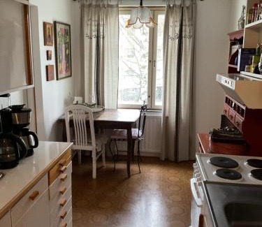 Tampere House | Makuuhuone retrohenkisessä taiteilijakodissa - Tampere Kaleva