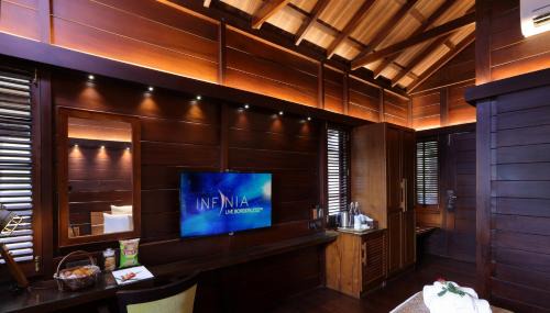 Kuzhuppilly Resort | Maliekal Heritance Cherai Beach Cochin