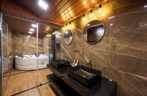 Kuzhuppilly Resort | Maliekal Heritance Cherai