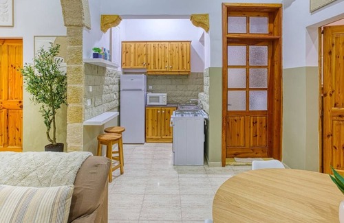 Senglea Apartment | Maltese Maisonette in Historic Isla with Sea Views