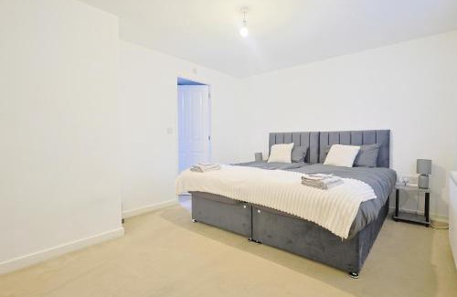 Levenshulme House | Manchester 3-Beds Sleeps 6 with On-site Parking
