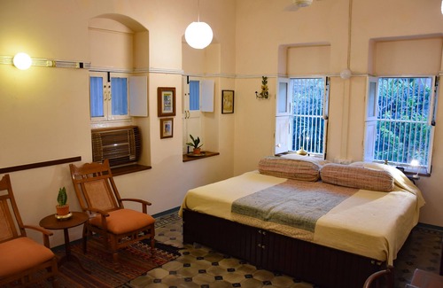 Ellis Bridge House | Mangalbag Gallery and Residency