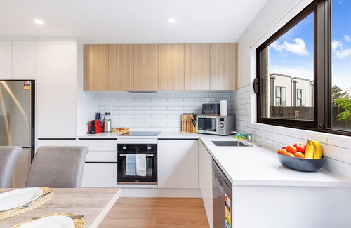 Mangere Bridge House | Māngere Bridge Retreat – Just 10 Minutes to the Airport!