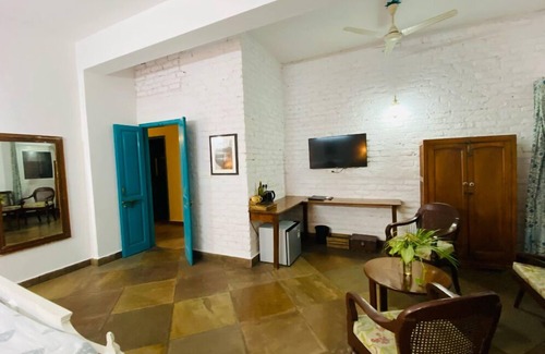 Paltan Bazaar Hotel | Mango Tree Courtyard Dehradun