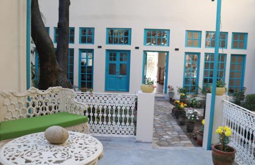 Paltan Bazaar House | Mango Tree Courtyard Dehradun