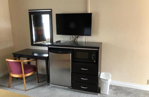 Tree Section Hotel | Manhattan Inn & Suites