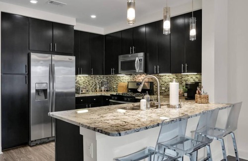 The Woodlands House | Manhattan Suite - 723
