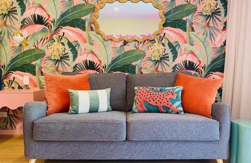 Manly Apartment | Manly Vibes - fabulous design with gym, sauna, streaming, right opposite wharf & beach