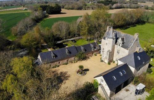 Plouagat House | Manoir de Fornebello 16e siècle - Gites avec piscine
