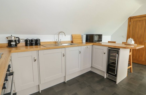 Wisbech Cottage | MANOR BARN, romantic, luxury holiday cottage, with a garden in Upwell