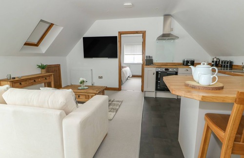 Wisbech Cottage | MANOR BARN, romantic, luxury holiday cottage, with a garden in Upwell