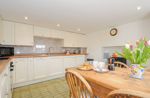 Callington Cottage | MANOR COTTAGE BARN, pet friendly, with a garden in Callington
