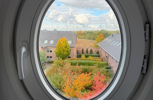 Toenisvorst Villa | Manor house with pool