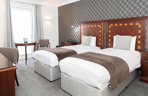 High Wych Hotel | Manor of Groves Hotel, Golf & Health Club