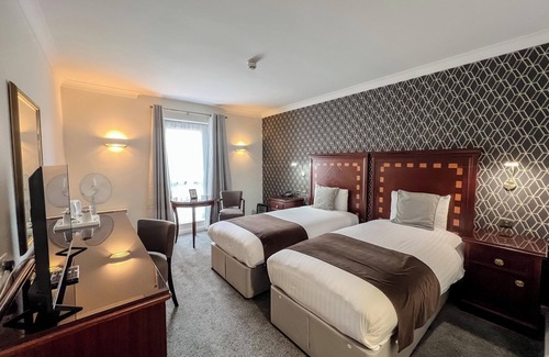 High Wych Hotel | Manor of Groves Hotel, Golf & Health Club