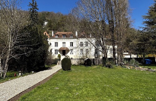 Le Thuit House | Manor on the banks of the Seine - sleeps 40