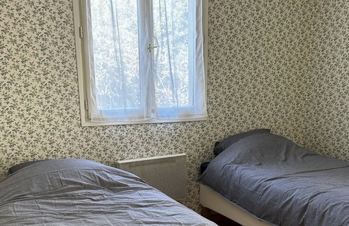 Le Thuit House | Manor on the banks of the Seine - sleeps 40