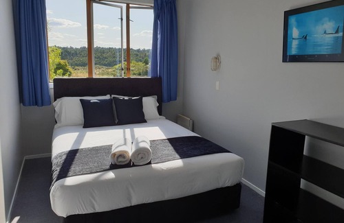 National Park Village Hostel | Manowhenua Lodge - Hostel