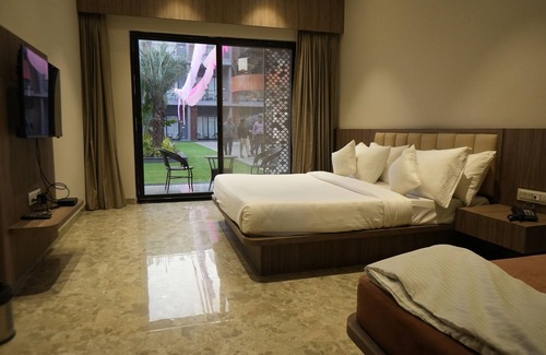 Ujjain Resort | Mansa Club And Resort