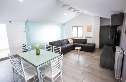 Luino Apartment | Mansarda in centro - Relax a due passi dal Lago Maggiore