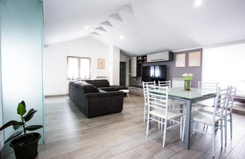 Luino Apartment | Mansarda in centro - Relax a due passi dal Lago Maggiore