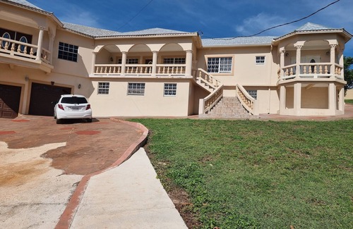 Maidstone House | Mansion in a rural setting with views of mountains and sea. Very peaceful safe