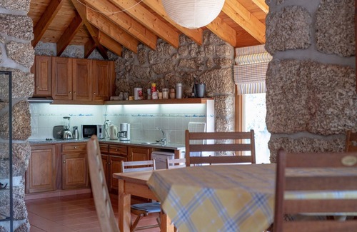 Santa Comba Dao Villa | Mansion in Dão Valley by River Beach