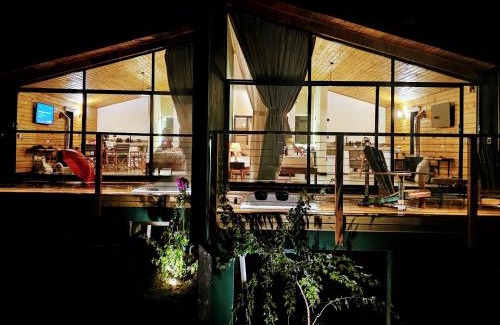 Alto da Boa Vista Ski Chalet | ManTeQuiero FRAMBOESA - linda, novíssima e aconchegante