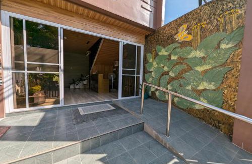 Puerto Princesa City Centre Hotel | Manuela Suites Puerto Princesa near Airport